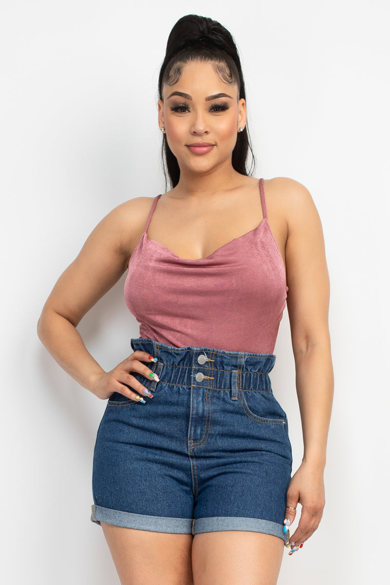 Blusa Slinky Cowl con tirantes, escotado, cintura corta