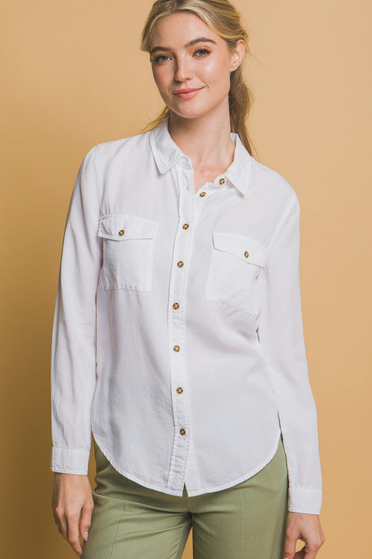 Camisa "Ivory Silk" de Tacto Suave – Elegancia Esencial con Bolsillos