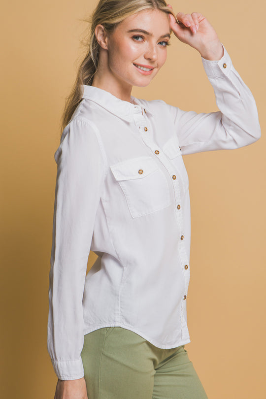 Camisa "Ivory Silk" de Tacto Suave – Elegancia Esencial con Bolsillos