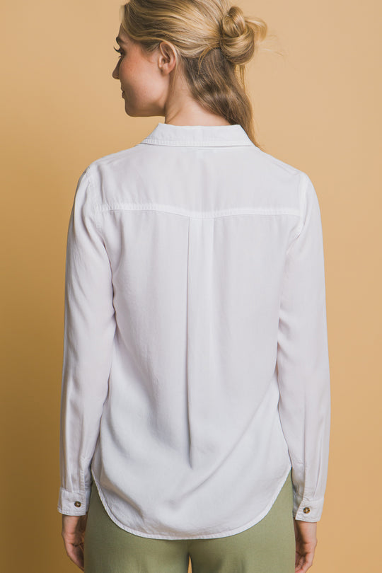 Camisa "Ivory Silk" de Tacto Suave – Elegancia Esencial con Bolsillos