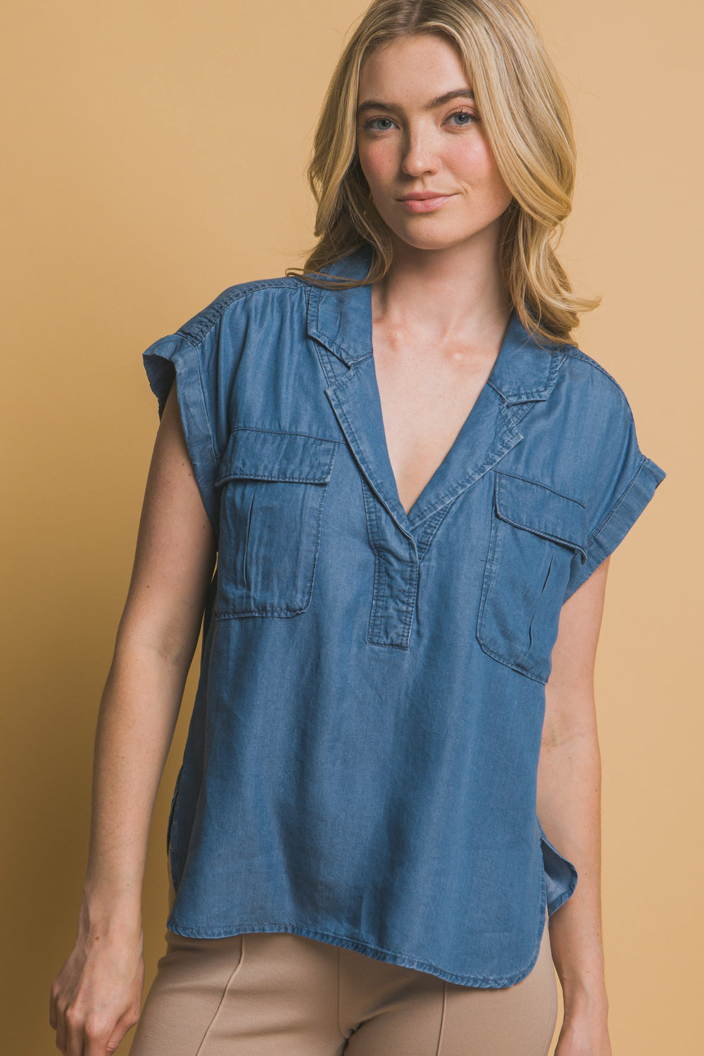 Blusa Corte V Con Dos Bolsillos