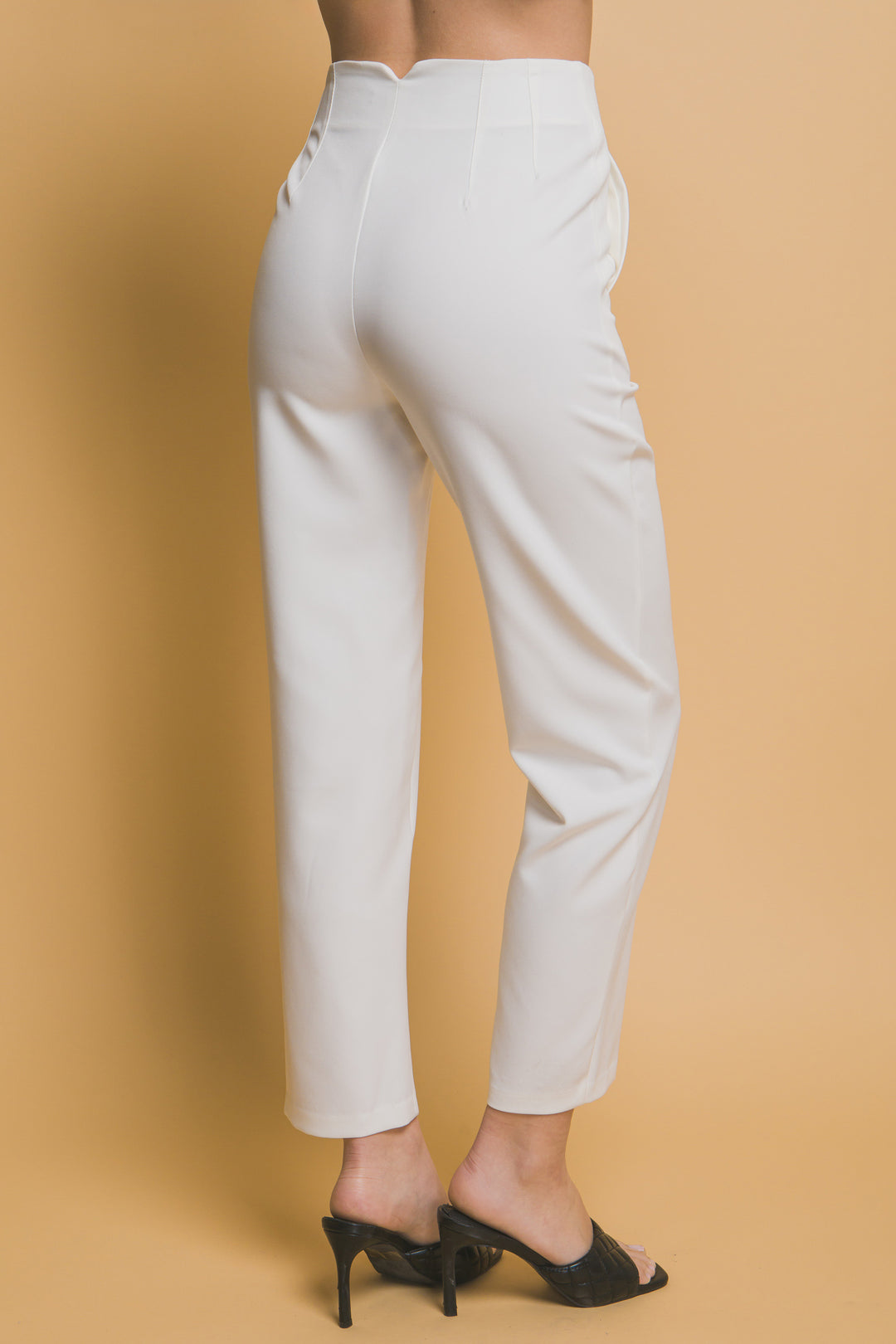 Pantalón Minimalista de Tiro Alto en Tono Moca