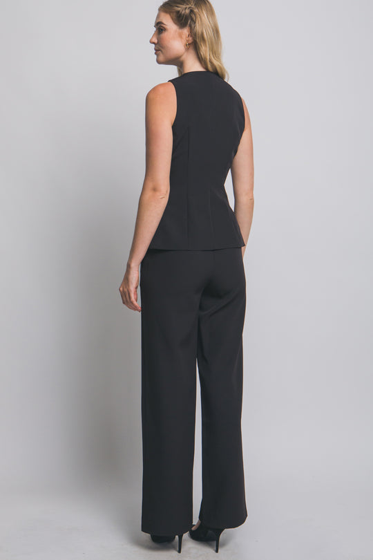 Conjunto 'Lux Noir' – Chaleco Sastre con Botones de Flor Dorada y Pantalón