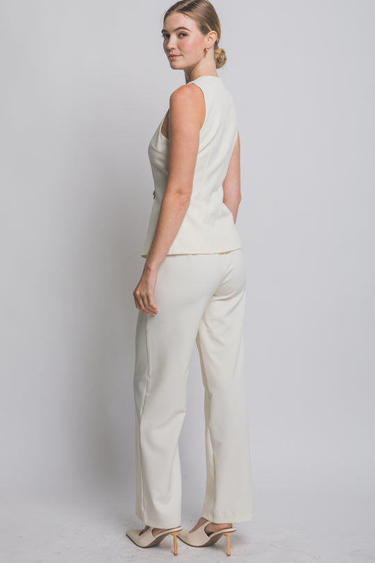 Conjunto 'Lux Noir' – Chaleco Sastre con Botones de Flor Dorada y Pantalón