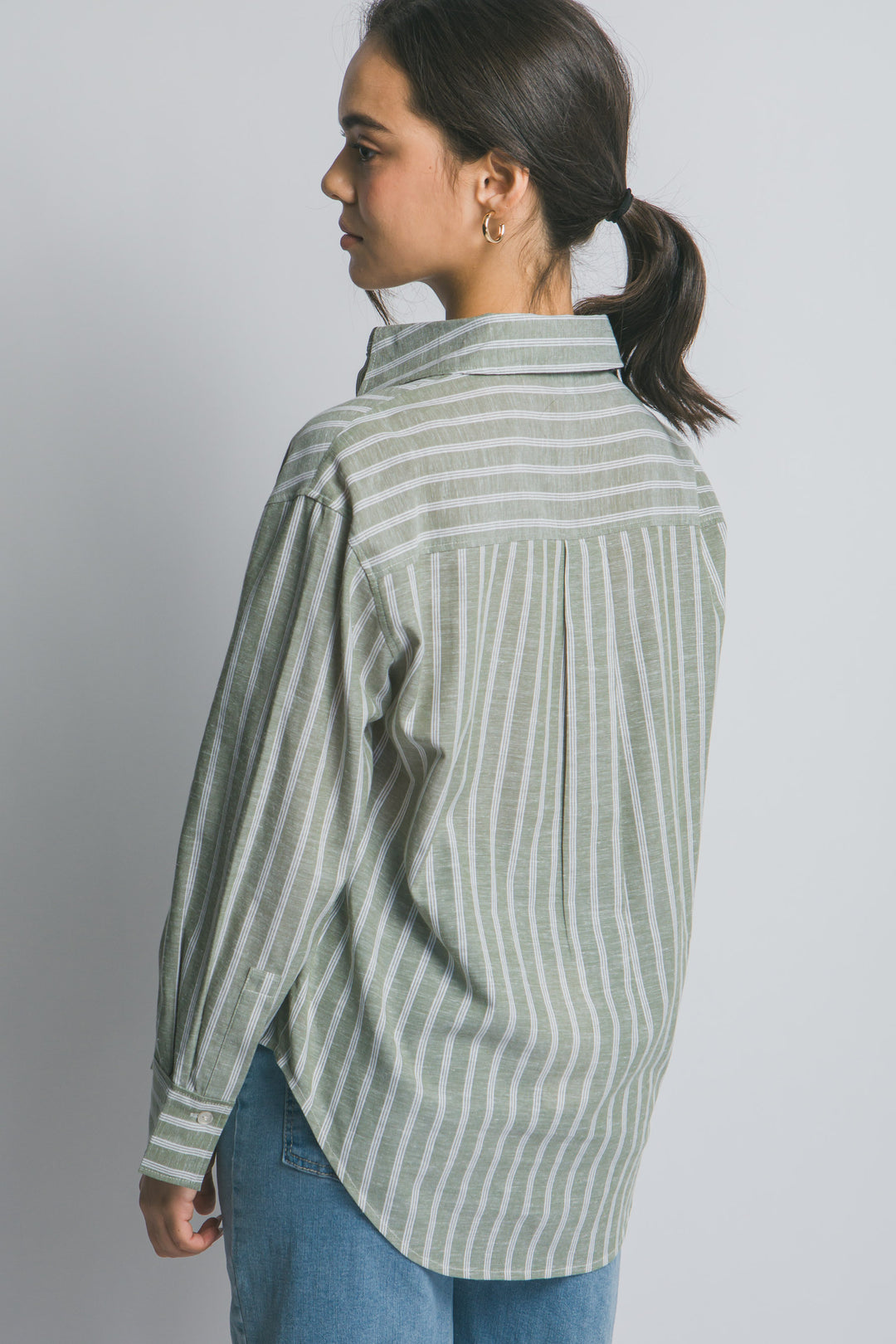 Camisa de Manga Larga para Mujer con Estampado de Rayas y Cuello Clásico