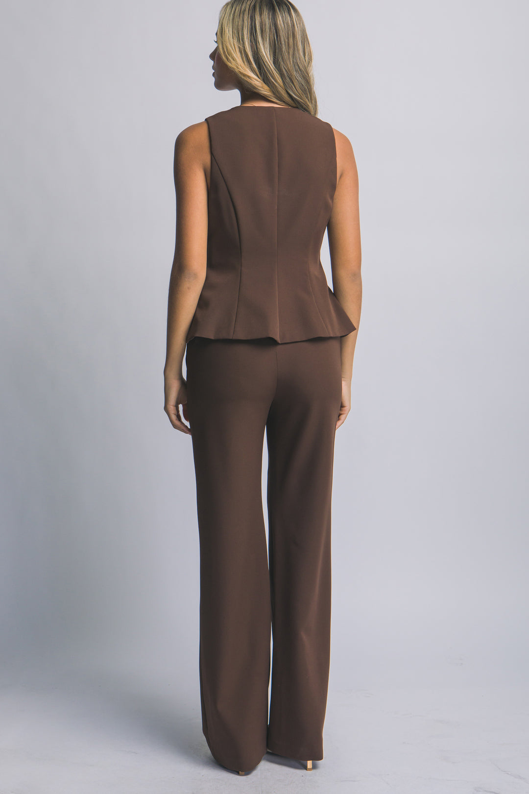 Suit "Ivory Sculpt" – Chaleco de Sastrería Estructurado y Pantalón de Pata Ancha