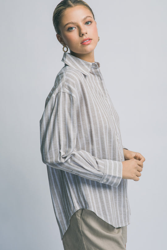 Camisa de Manga Larga para Mujer con Estampado de Rayas y Cuello Clásico