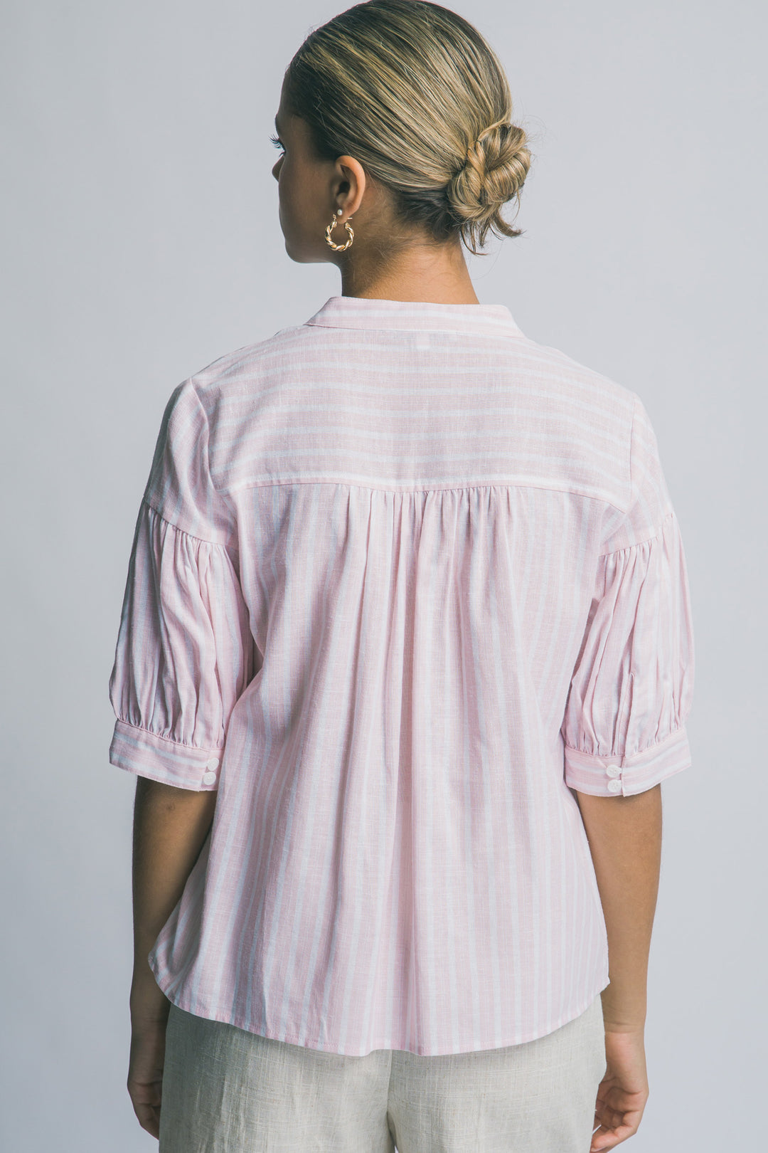 Blusa de Rayas Verticales para Mujer - Manga Media y Cuello V