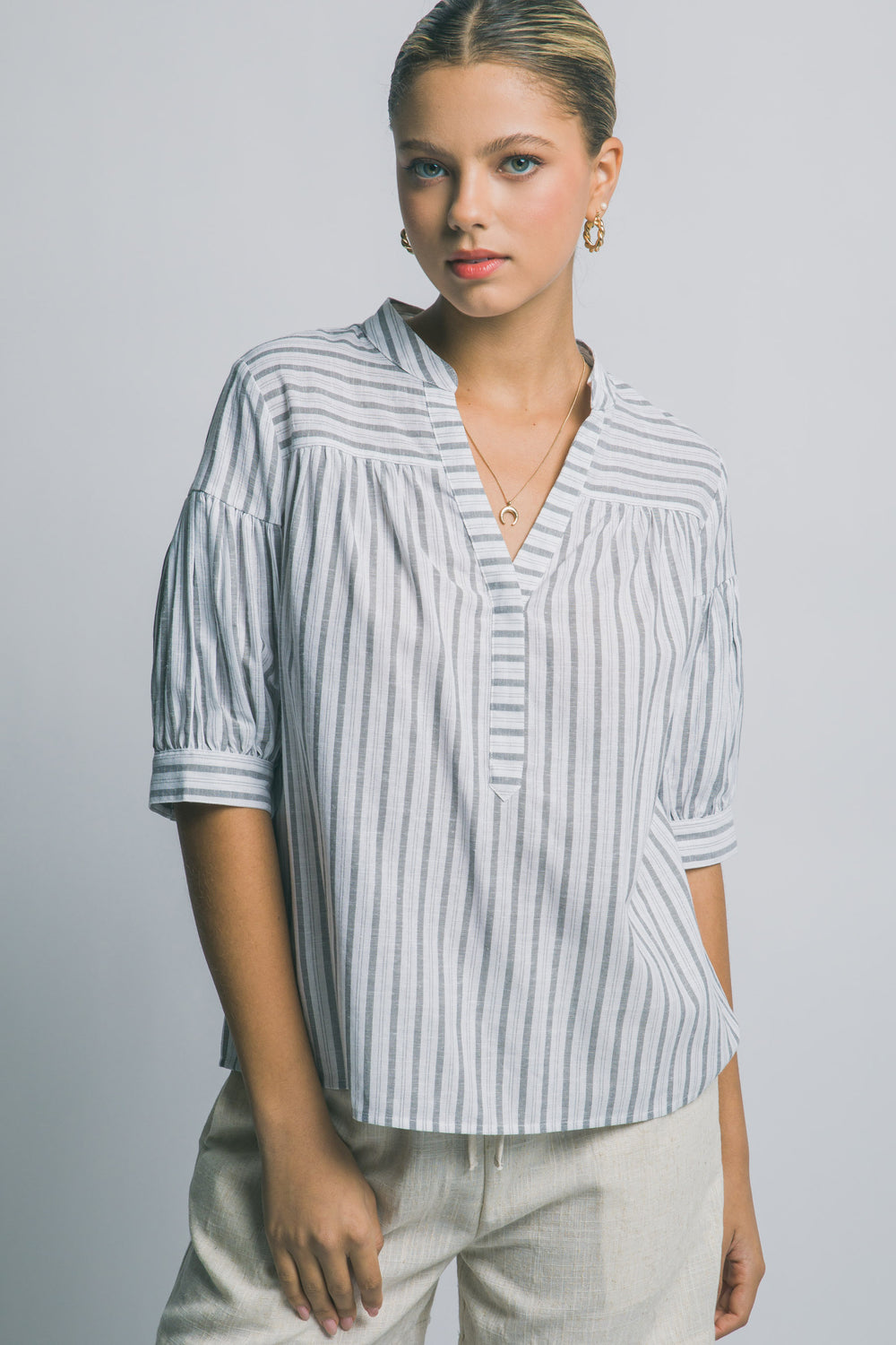 Blusa de Rayas Verticales para Mujer - Manga Media y Cuello V