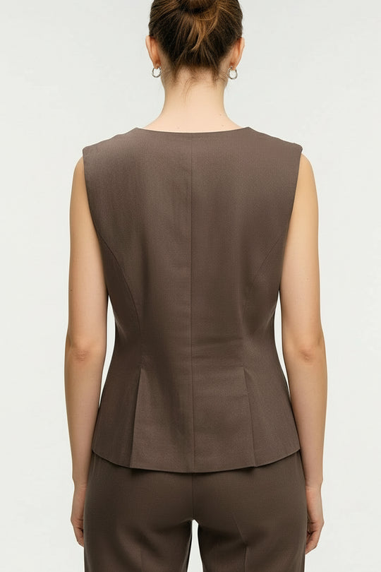Chaleco de Sastrería – Silueta Entallada con Bajo Péplum