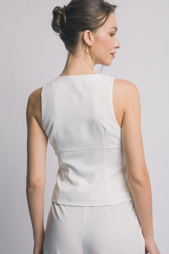 Chaleco Sastre "Essential Noir" – Corte Entallado con Escote V Geométrico